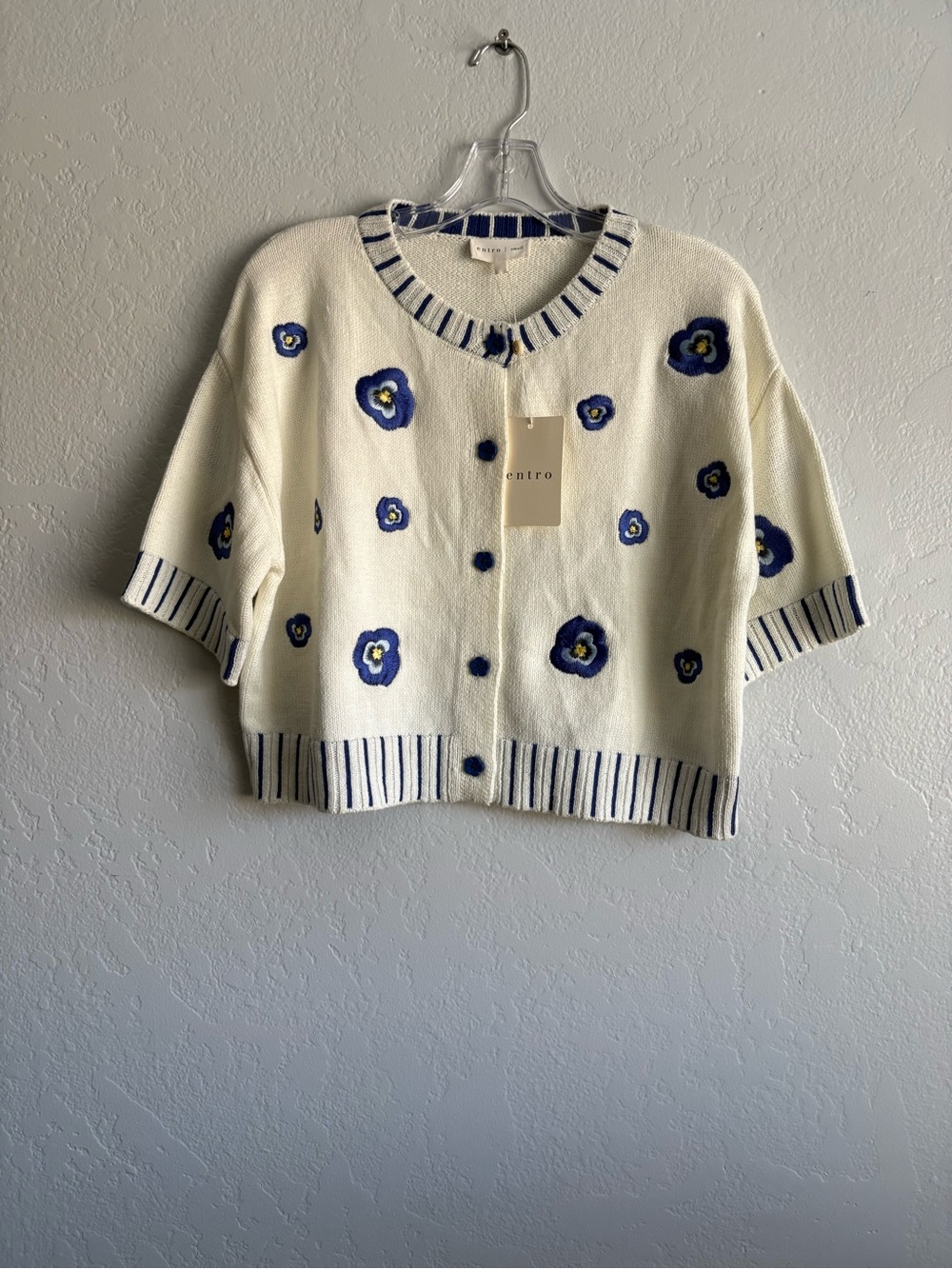 ❤️NEW entro Cream Knit Cardigan with Blue Trim